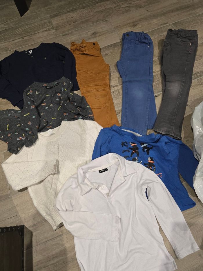 Lot 4 ans 9 vêtements