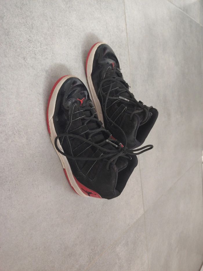 Baskets Jordan taille 31 - photo numéro 3