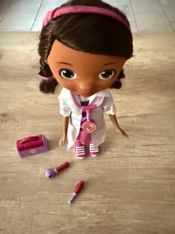 Poupée docteur la peluche