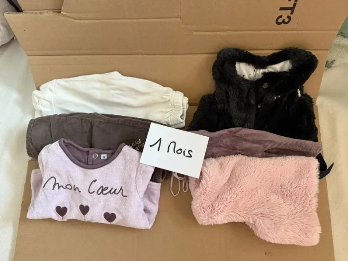 Lot de 6 vêtements, taille 1 mois