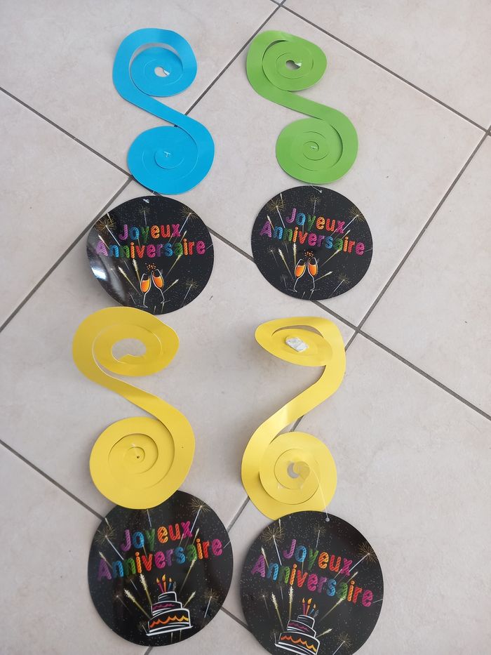 4 guirlandes joyeux anniversaire
