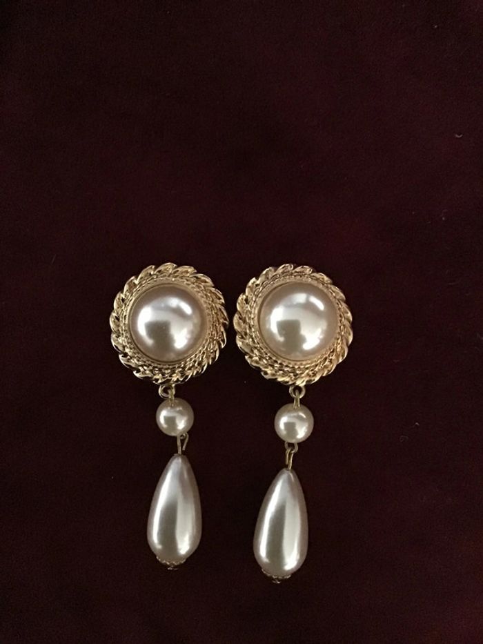 Superbes clips vintage. Années 8