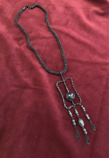 Joli collier cordon noir vintage. Année 90