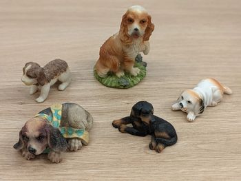 Lot de 5 figurines de chiens
