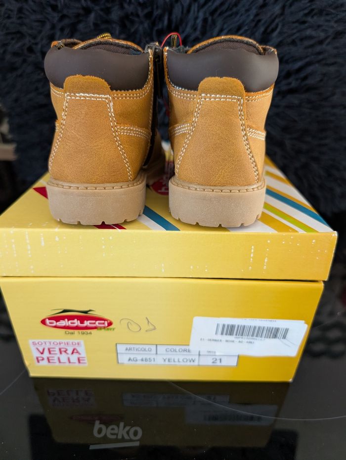 Bottines garçon. Taille 21. Neuf - photo numéro 2