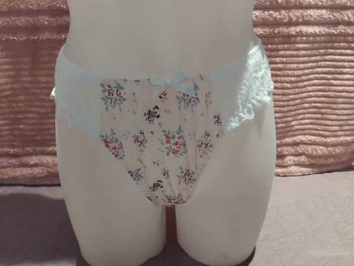 Ensemble sous vêtements blanc fleurie - photo numéro 3