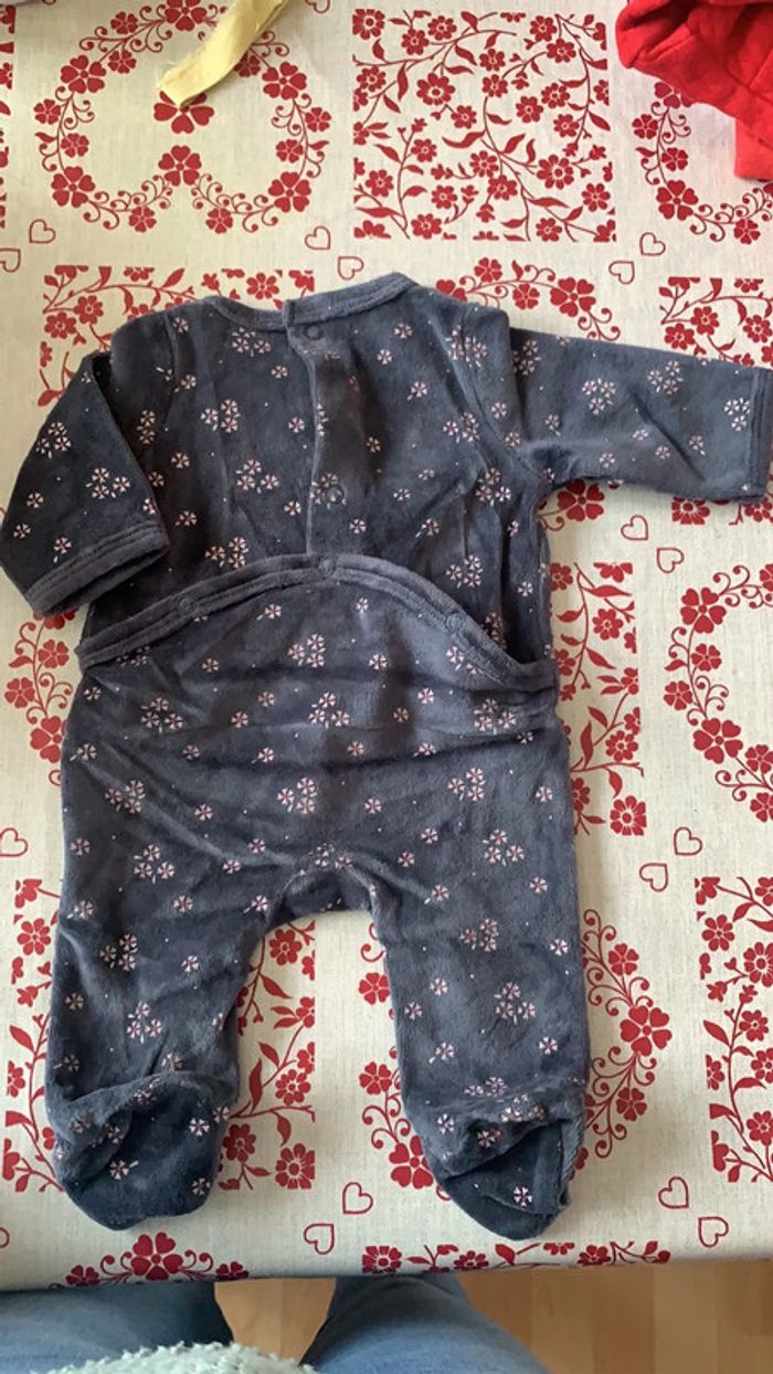 Pyjama 1 mois - photo numéro 4