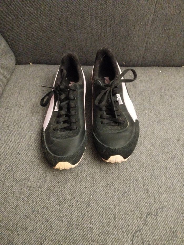 Puma noires et roses