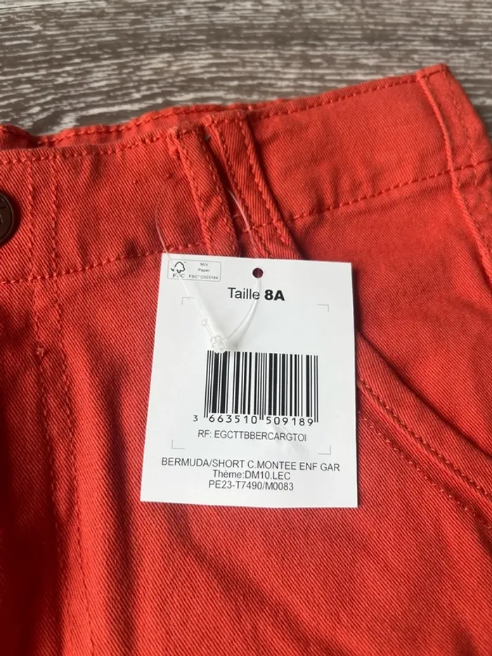 Short tisaia neuf avec etiquette 8 ans - photo numéro 3