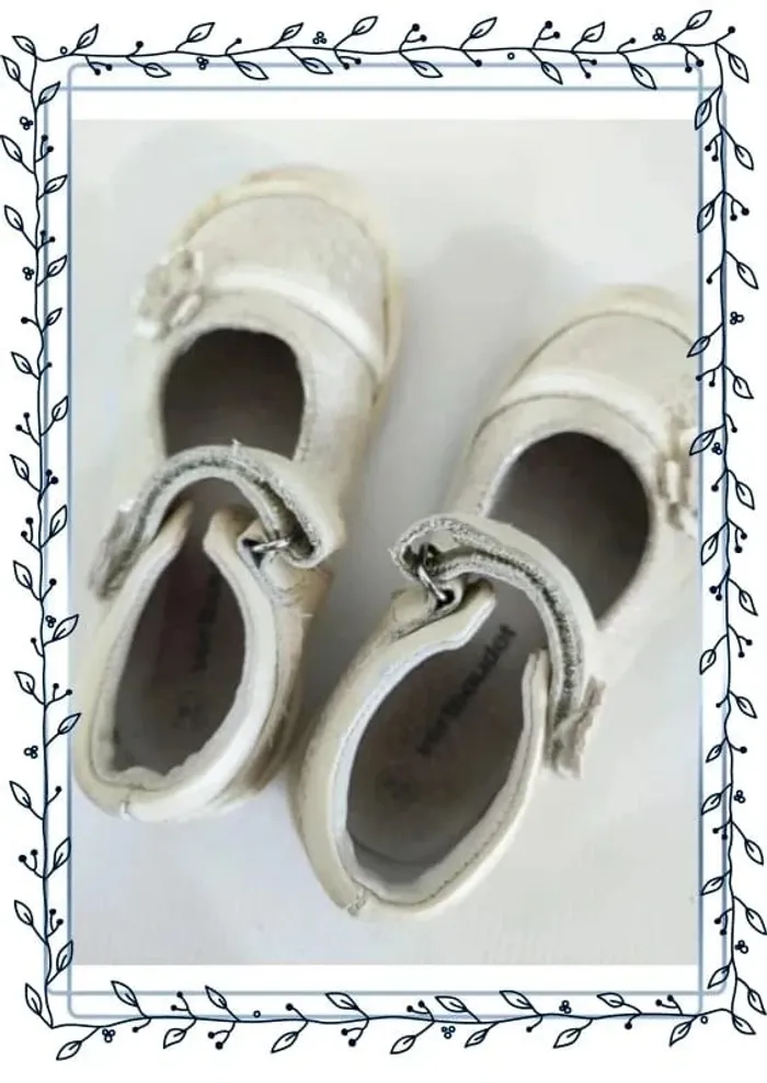 chaussures vertbaudet enfant, taille 24, quelques tâches - photo numéro 4