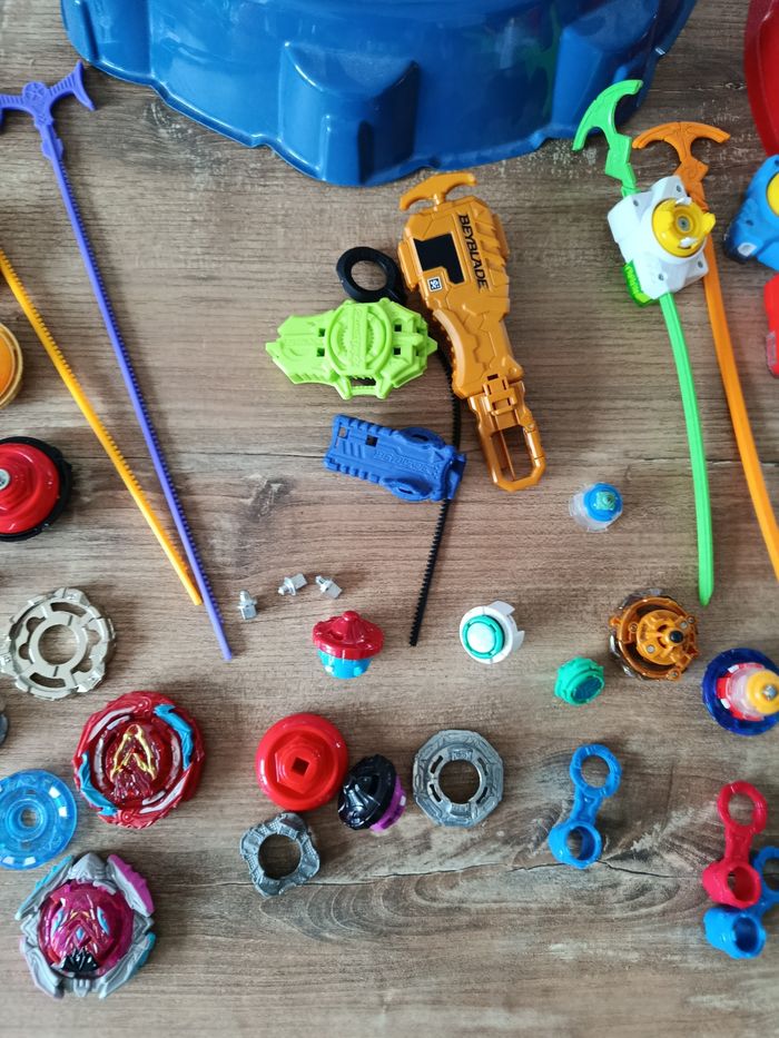 Toupies Beyblade et autres - photo numéro 3