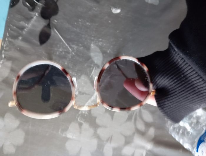 Lunette TBE pas rayé branche métal taille 10/12ans - photo numéro 3