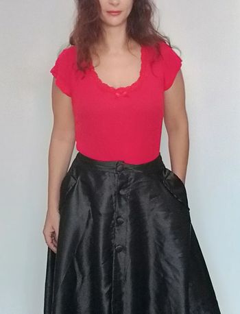 Joli haut côtelé décolleté rouge taille 42/44