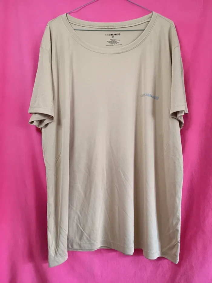 Tee-shirt grande taille, voir dimensions. Marque SwissBrand (A312)