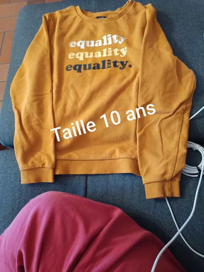Sweat moutarde col rond taille 10 ans