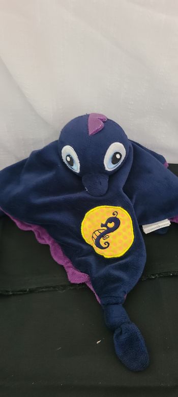 Doudou Hippocampe Plat Bleu et Mauve Etoile de Mer Carré Blanc