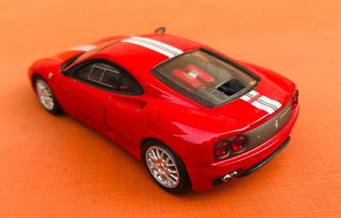 Voiture miniature Ferrari Challenge Stradale (2003) - photo numéro 4