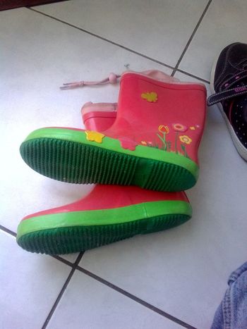 Lot de trois paires taille 34( chaussons Bellamy,baskets,botrs de pluie)