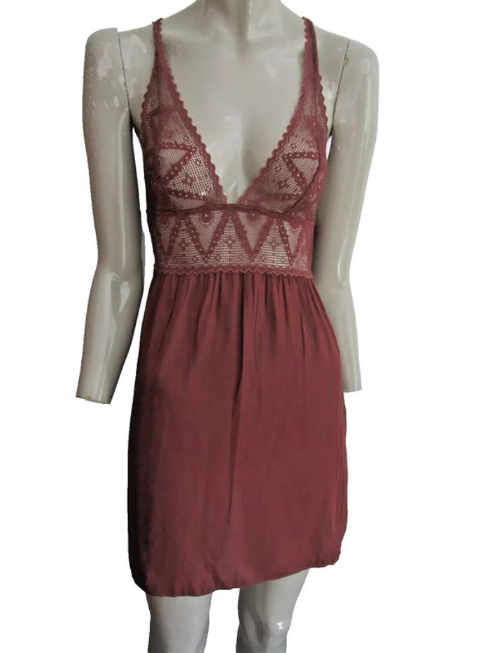 nuisette a bretelles fines réglables  marque etam  taille indiquée S = 36/38