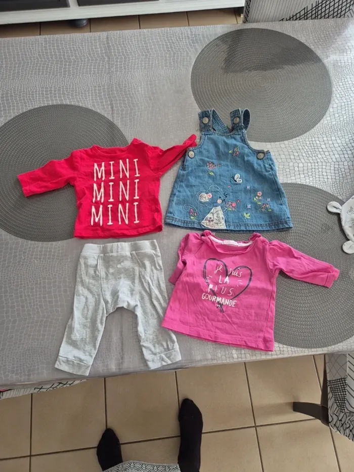 Lot de vêtements fille 3 mois