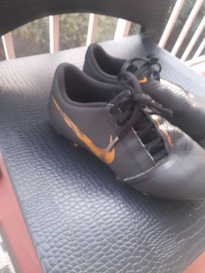 Chaussure foot - photo numéro 2