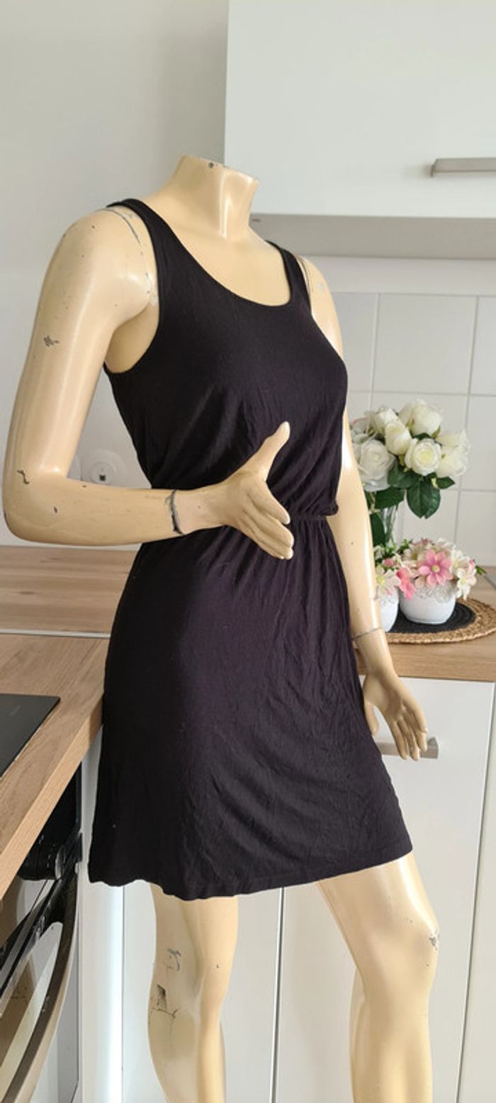tres jolie robe noir h&m taille xs 34 - photo numéro 2