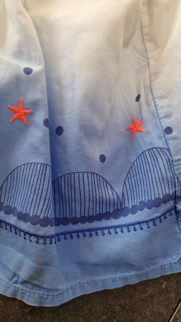 1 jupe 2 hauts 1 gilet tbe 4 ans - photo numéro 5