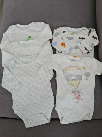 Lot bodies 3 mois