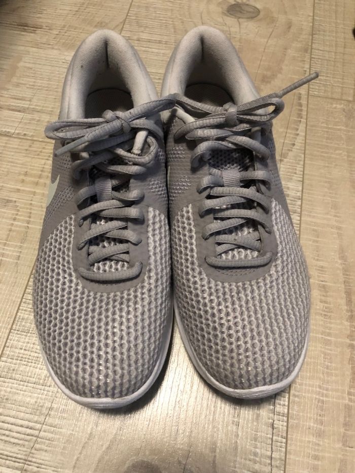 Baskets Nike Révolution 4 - pointure 36 - photo numéro 3