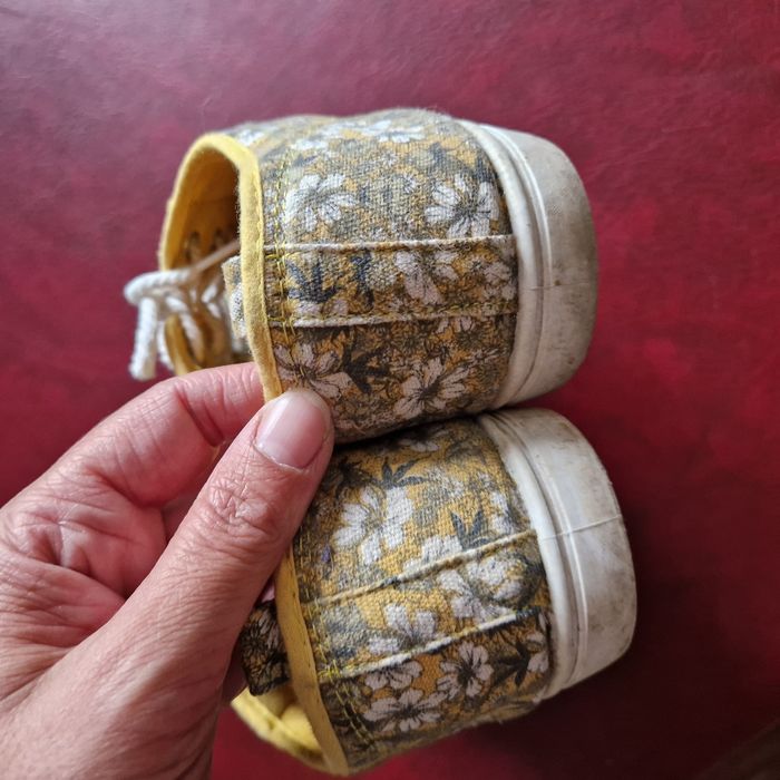 T41 basket toile jaune fleuri - photo numéro 4