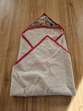 🧼 Cape de bain bébé avec capuche – Douce et confortable
