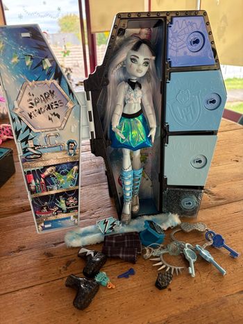À vendre poupée  monster high frankee 