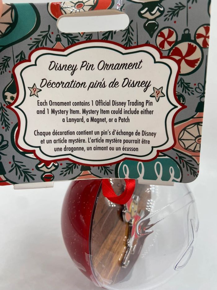 Coffret cadeau mystère et pin's Dumbo en édition limitée Disney - photo numéro 3