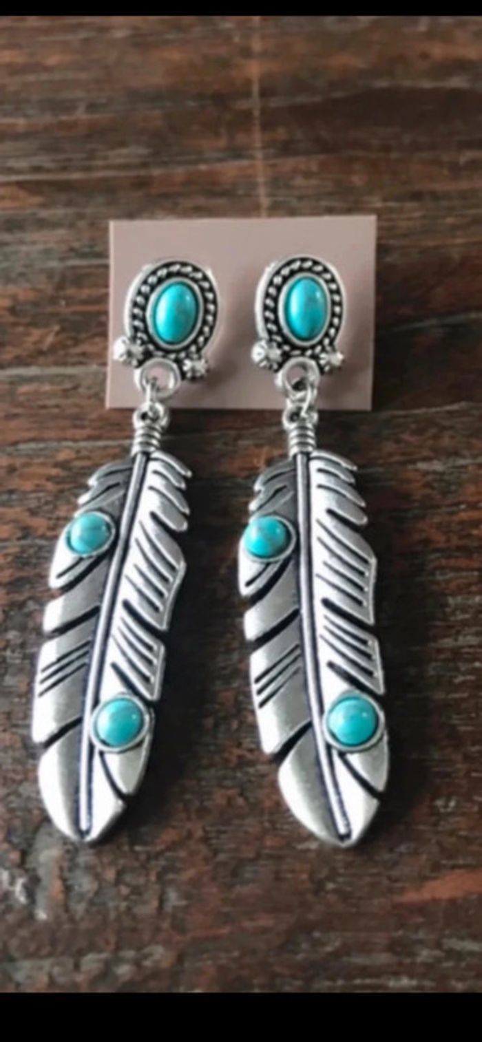 Magnifique paire de boucles d’oreilles avec plume et turquoise - photo numéro 4