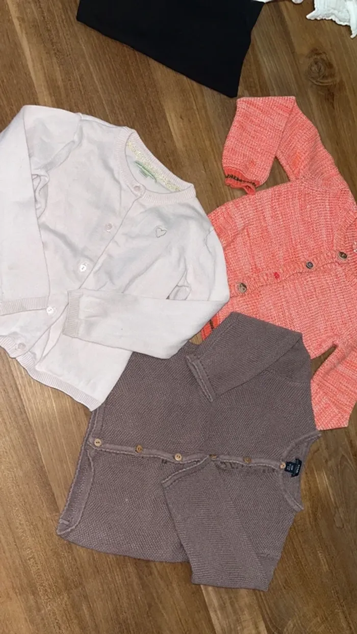 Lot 3 gilet 3/4 ans - photo numéro 2