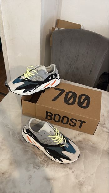 Adidas Yeezy Boost 700