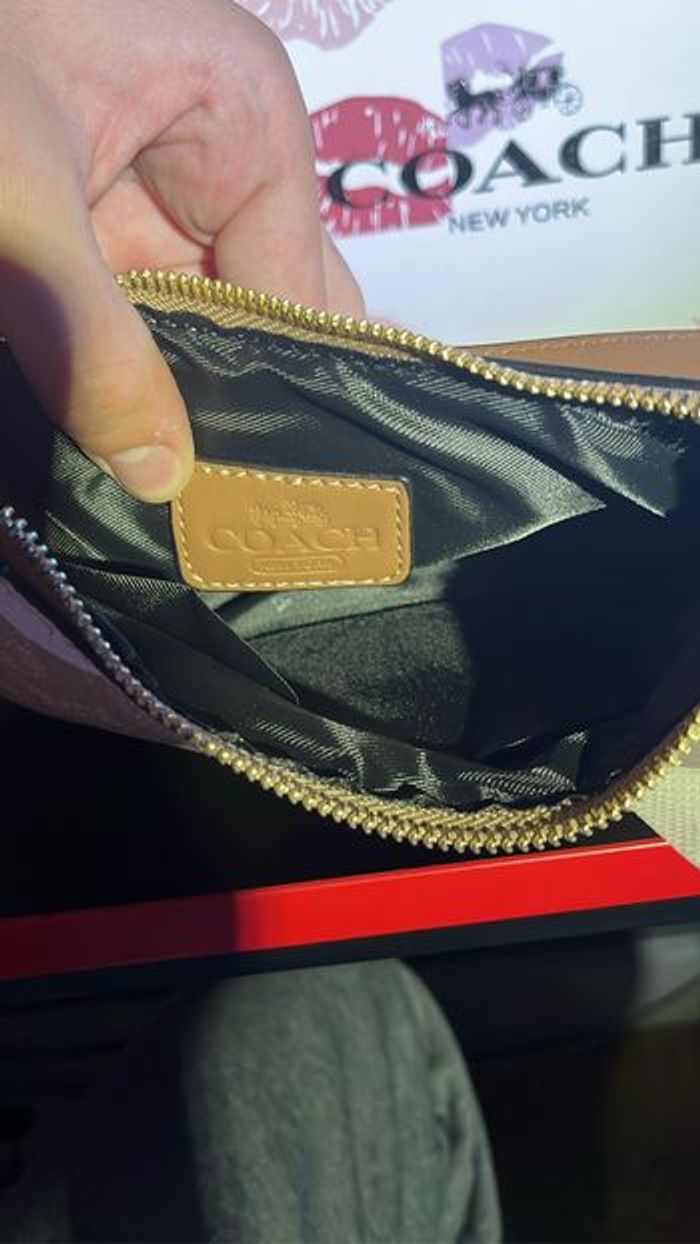 Sac Coach New York Bisous 💋 - photo numéro 3