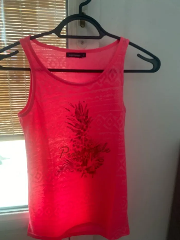 T-shirt rose fluo in extenso