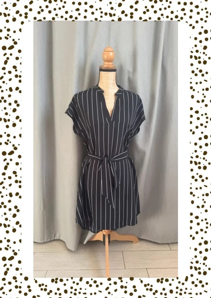 Robe courte SHEIN noire à rayures – Taille M (38)