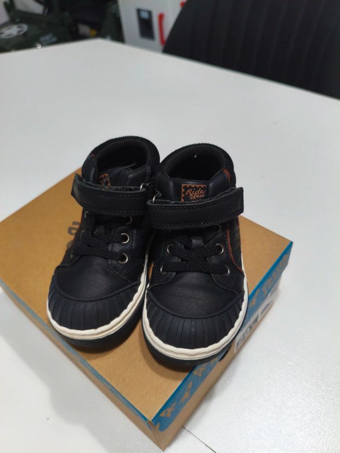 Chaussures taille 22 - photo numéro 3