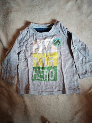 Tee-shirt manches longues gris taille 2 ans