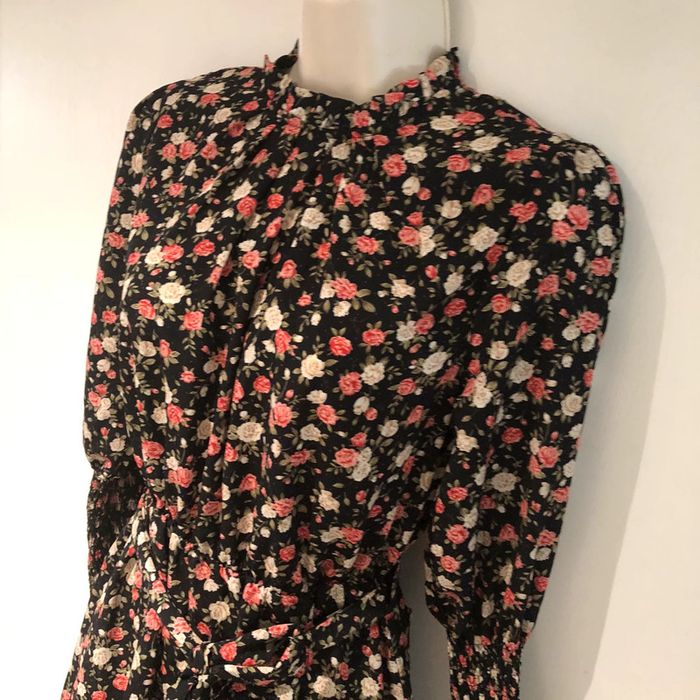 Robe fleurs  noir rose crème  beige taille S shein - photo numéro 6