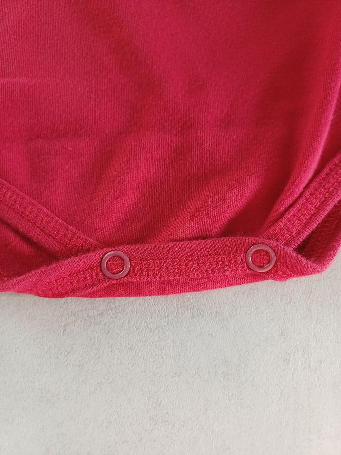 Body manches longues rouge bordeaux à volants 18-24 mois très bon état - photo numéro 5