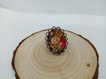 Bague réglable cabochon fleurs effet vintage