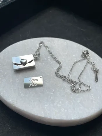 Collier enveloppe « love »