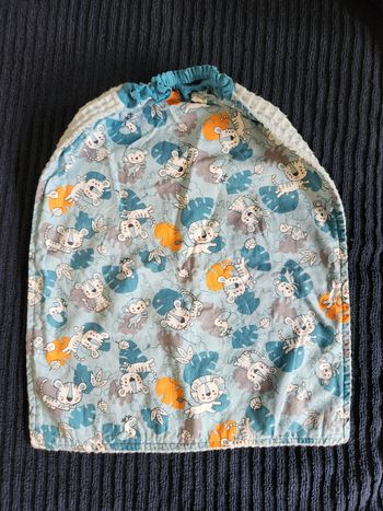Bavoir petit tigre bleu