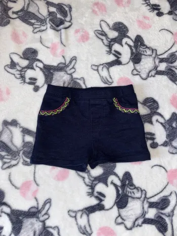 Short fille