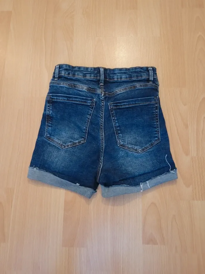 Short stradivarius taille 32 - photo numéro 2