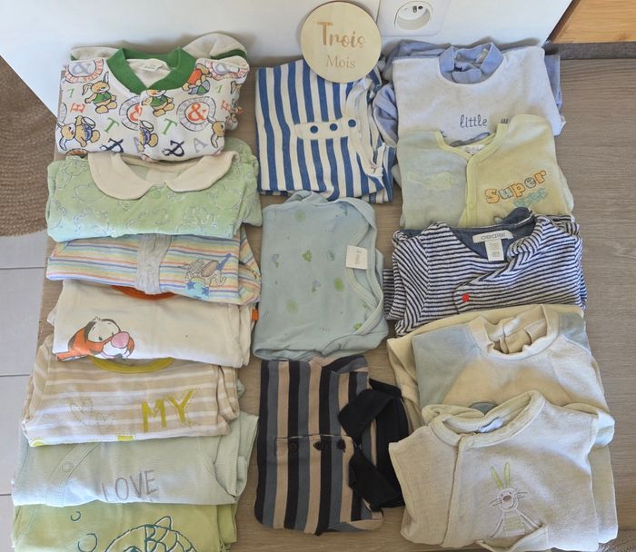 Lot body/ pyjamas 3 mois