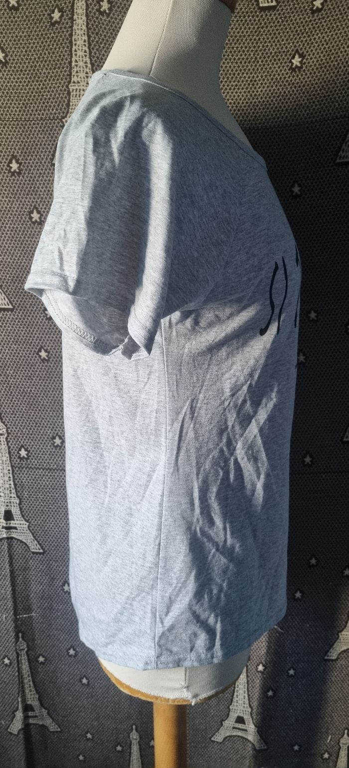 T-shirt gris avec écriture taille 42-44 - photo numéro 4